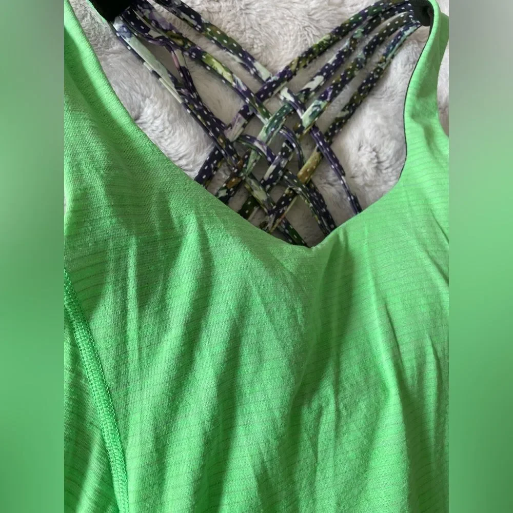 Lululemon built-in bra tank top black green floral size 4 free to be wild small
